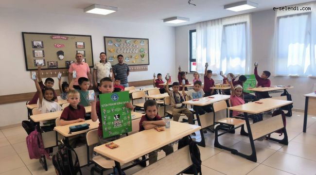 SELENDİ’DE“DÜNYA SÜT GÜNÜ” NEDENİYLE ÖĞRENCİLERE SÜT DAĞITILDI